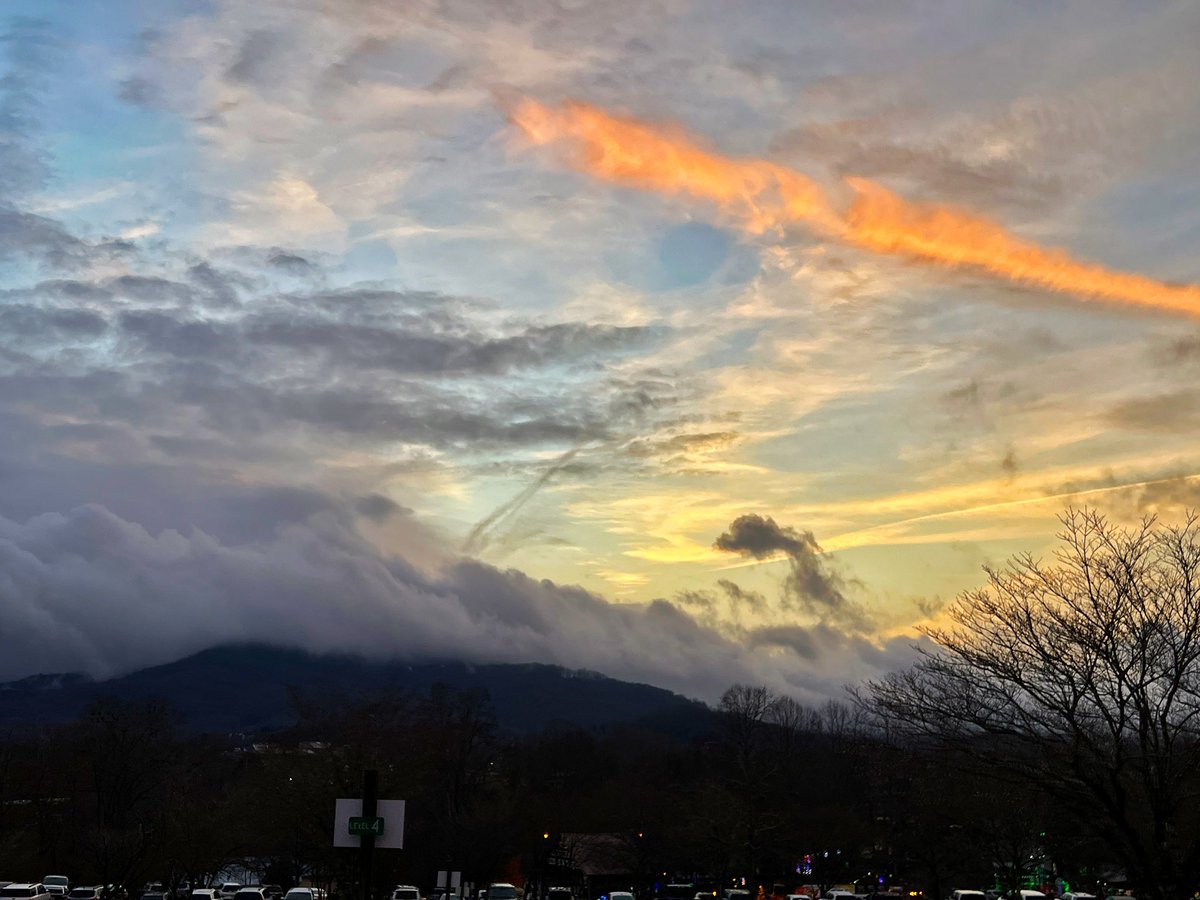 Ryan Cartee (@dixiealleychsr) on Twitter photo Blue Ridge Scenic Railway was running today before we left the area. Ended in Hiawassee at sunset for their Xmas parade. <a href="/jillgilardi/">Jill Gilardi ☀️🌈❄️</a> <a href="/weswyattweather/">Wes Wyatt</a> <a href="/LaurenLinahan/">Lauren Linahan</a> <a href="/mattdanielwx/">Matt Daniel</a> @ChipWVTM13 #ga Blue Ridge Scenic Railway was running today before we left the area. Ended in Hiawassee at sunset for their Xmas parade. <a href="/jillgilardi/">Jill Gilardi ☀️🌈❄️</a> <a href="/weswyattweather/">Wes Wyatt</a> <a href="/LaurenLinahan/">Lauren Linahan</a> <a href="/mattdanielwx/">Matt Daniel</a> @ChipWVTM13 #ga