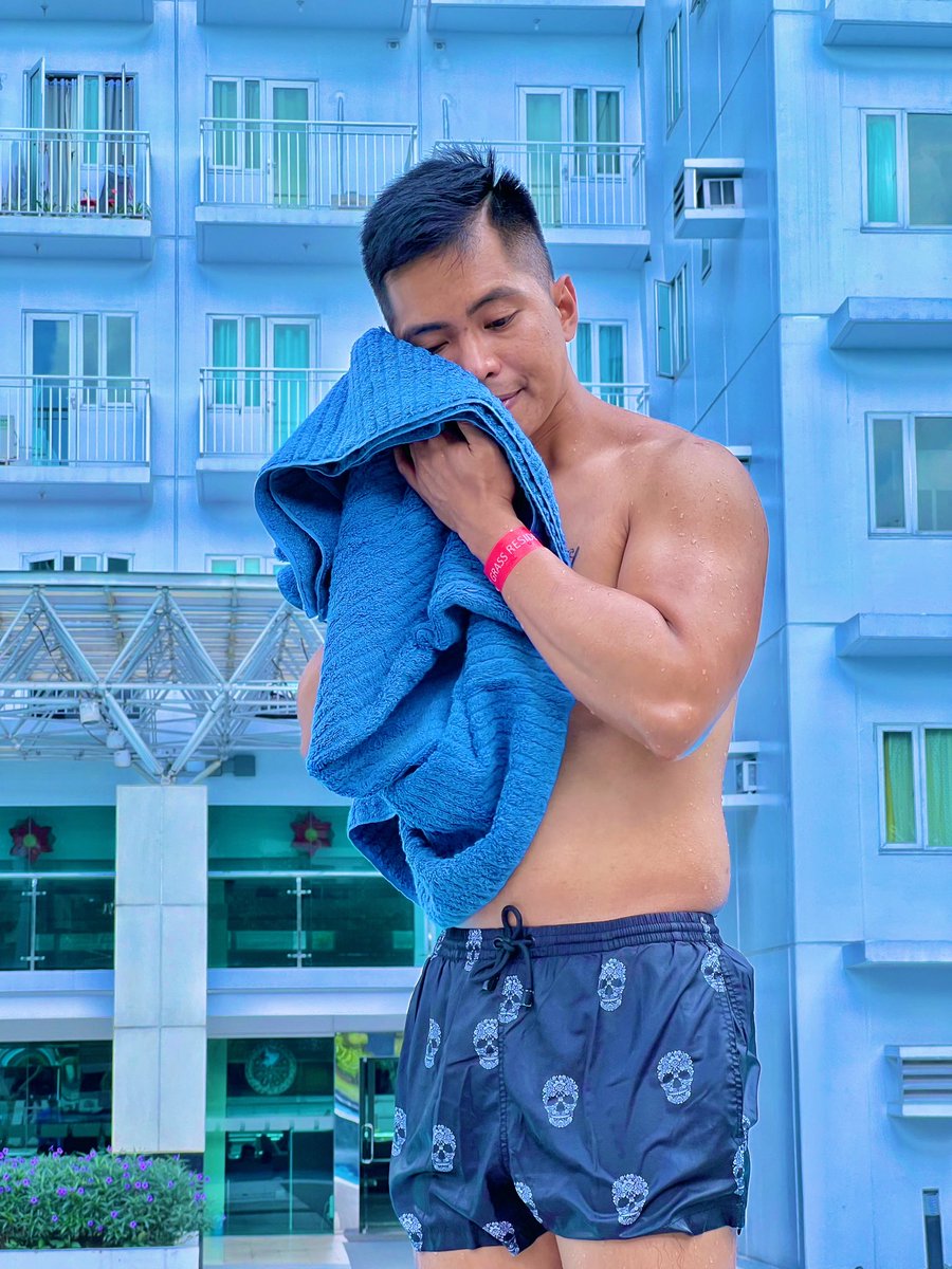 IamTheLucky_Guy's tweet photo. Get wet. Get wildβ οΈ #MIU #PublicServant #MIUatyourservice #TagaBantay #TagaWasto #UniformedPersonnel #meninuniform #iamTheLuckyGuy #Travel2022 #vacationmode #WheninQC #GrassResidences #TravelBug https://t.co/4k06xkXKaO
