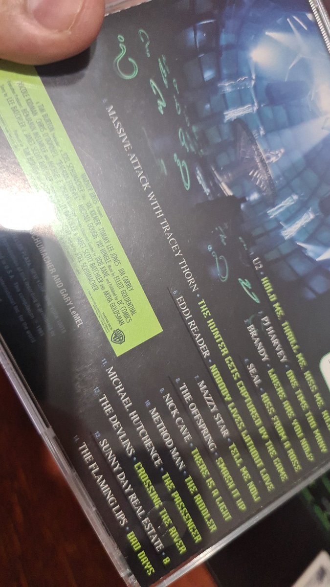 hardformatchile's tweet photo. Es verdad que Batman Forever es bien malita, pero vaya bso que se sacó https://t.co/3sIhbFD5bi