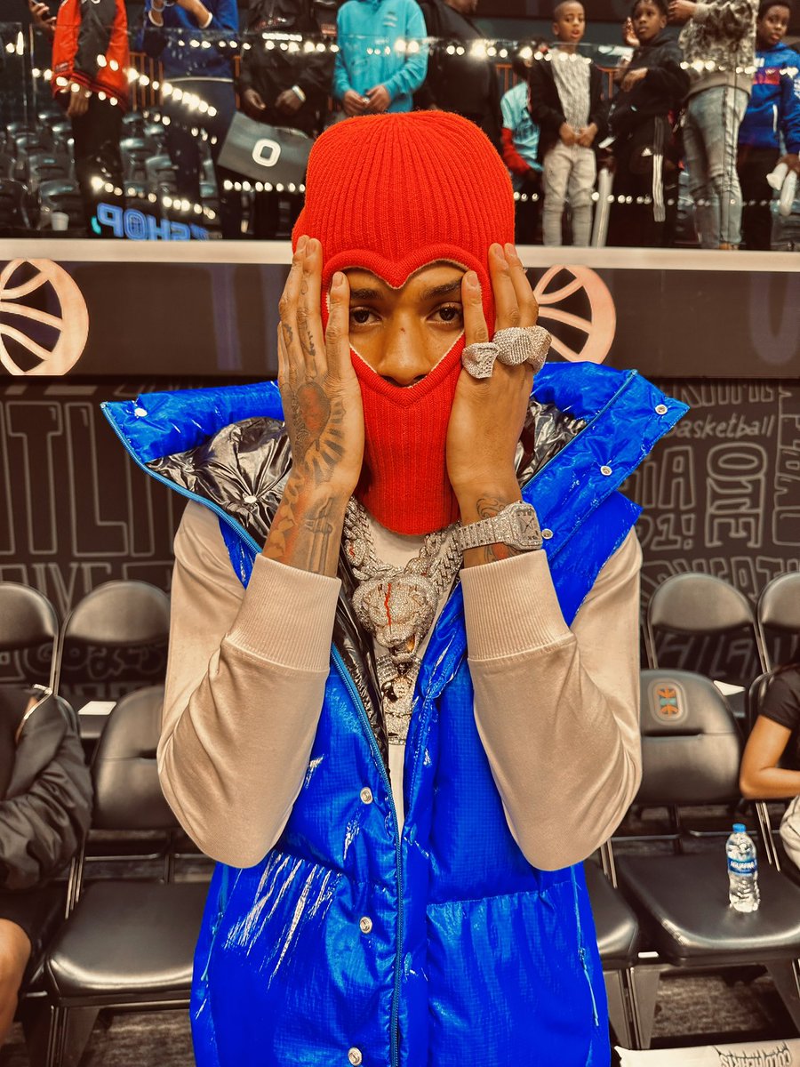 nlethegreat1's tweet photo. Mask On, Fuck It Mask Off ❤️‍🩹 https://t.co/nwR1PxBiY6