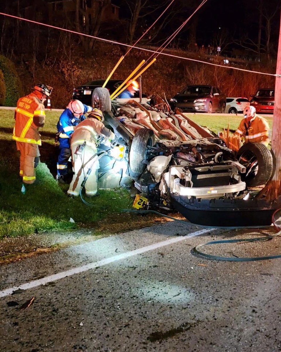 RossWestViewEMS's tweet photo. Thank you to Seville Fire Department, Ross Township Fire Police, Ross Township Police, Duquesne Light and certainly our Ross/West View Paramedics and EMTs for their incredible work tonight on this crash with one entrapped on Bascom Avenue. https://t.co/xUEAW84imC