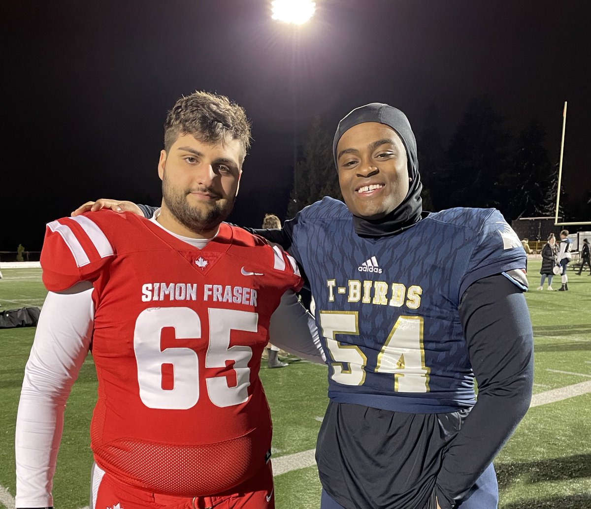 Shrum Bowl XXXIV. Former teammates on the opposite side of the ball last night but in the end…once a knight always a knight.  🏈❤️ 
<a href="/STMCoachPower/">STMpower</a> <a href="/stmcfootball/">STM Knights Football</a> 
<a href="/kdxcarter/">Kaishaun Carter</a> <a href="/IallonardoLuca/">Luca Iallonardo</a>