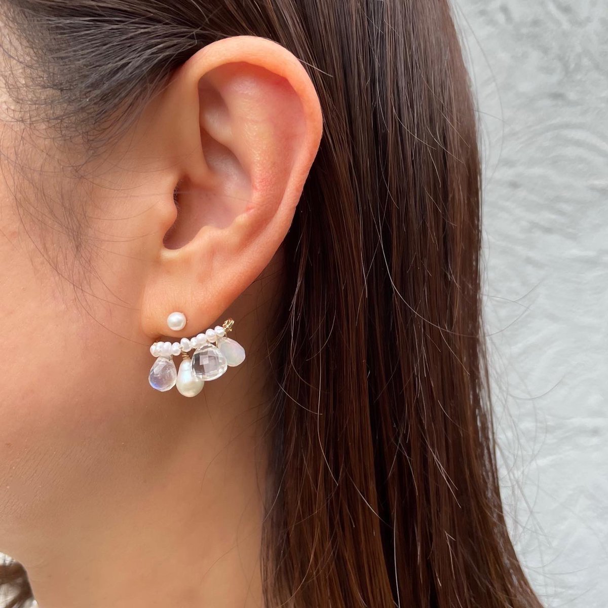 dragee_Jewelry's tweet photo. POP UP本日4日目✨
本日は11:00〜18:00頃まで店頭におります😌

人気で完売していた、ホワイトミックスのバックキャッチピアス&amp;チェーンリング本日お持ち致します🤍🕊

バックキャッチピアスは、あとひとつお仕立てしています💦

#tapiestyle 
#popupstore
#丸ビル https://t.co/5TzLG6hgmK