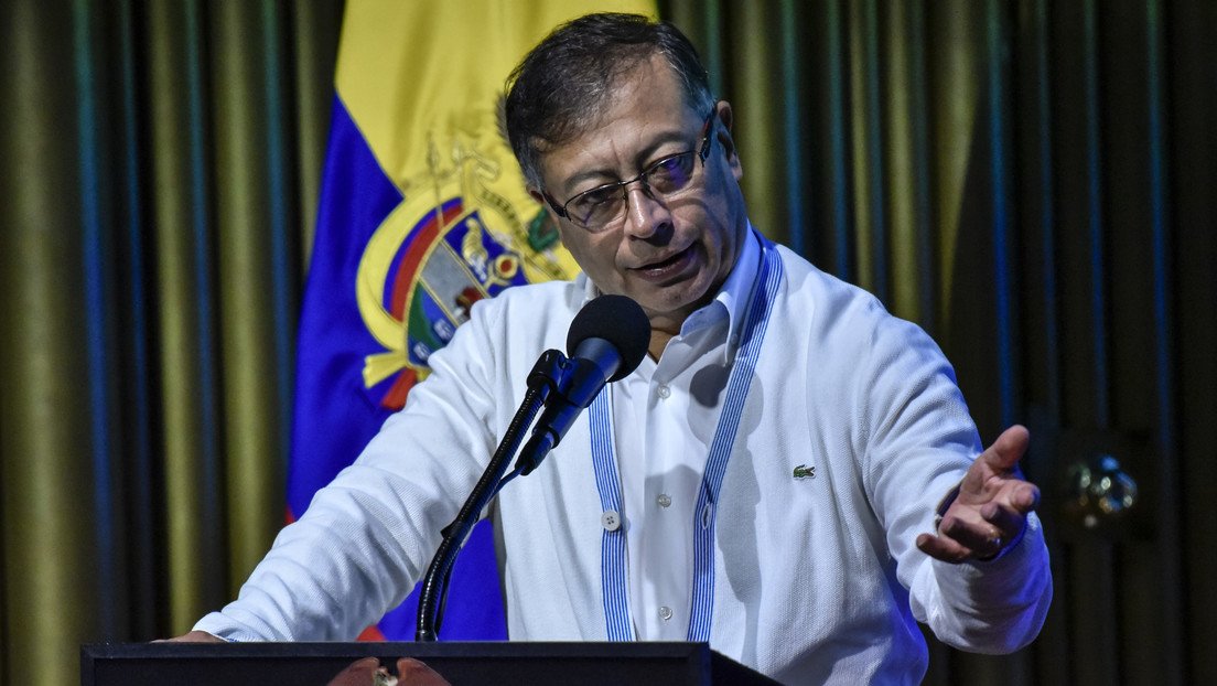 #Colombianos Petro anunció un primer acuerdo en diálogos con el ELN El foco de las conversaciones fueron las poblaciones desplazadas Viva la Paz #3dicembre2022