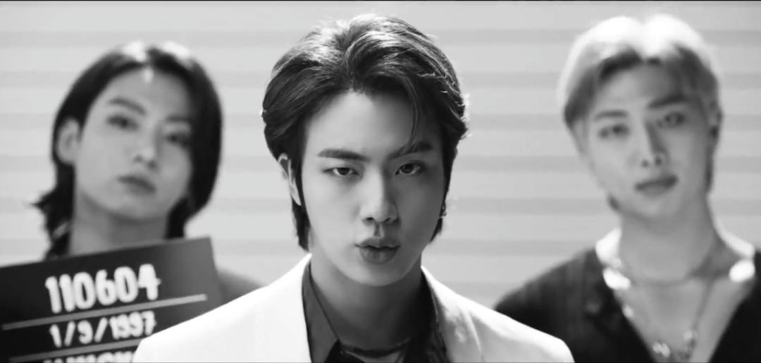 pjm_sluts's tweet photo. happy birthday jin!! We love u sm and thank you for always helping me out during my hard times. Love u lots #JINDAY 
#HappyBirthdayJin 
#SeokjinDay 
#SEOKJIN https://t.co/ReA8ZfSdg8