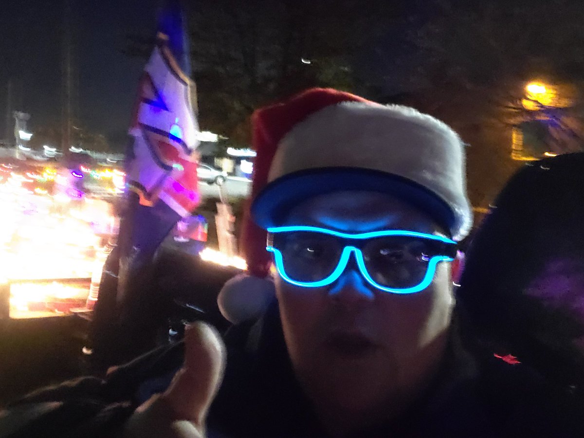 SeanMcKillip's tweet photo. Entry #43 in the Walla Walla Parade of Lights and its 19 degrees #GoOnions 🧅 @WWSweets https://t.co/hL1dVyoWU4