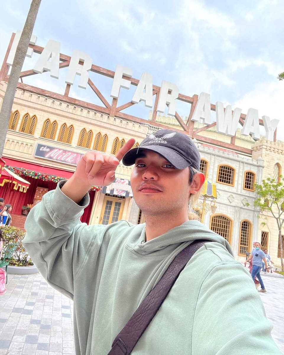 SB19 post on Facebook:

'Quick tour breather in a land Far, Far Away. 🏰 

#RWSMoments 
#UniversalStudiosSingapore'

Can't wait to see your beautiful face again, Pau!

@SB19Official #SB19
#SB19_PABLO @imszmc

I vote SB19 for #TAGAWARDSCHICAGO
#SB19
A'TIN #RAWRAWARDS2022