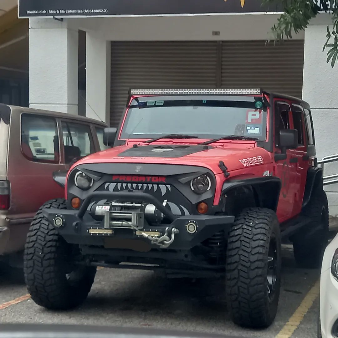 AaronWongBB's tweet photo. Big Red Monster Jeep!

Check out this Big Red Bulky Jeep Wrangler w/ those Huge SHOES,thin Fender Flares,Front BullBar w/ Winch installed,custom grille w/ Predator Sticker,top L.E.D Lights &amp; Tinted dark windows w/ rain Visors.

Blessed Sunday errbody! CHEERS!🍻

BrRaAaPP🤙 https://t.co/xVAeU3LzZG
