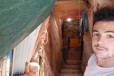 poptime's tweet photo. 🚨 VEJA: Após constantes brigas com seus pais, jovem passa 6 anos fazendo caverna em seu quintal. https://t.co/8oylZuJfFj