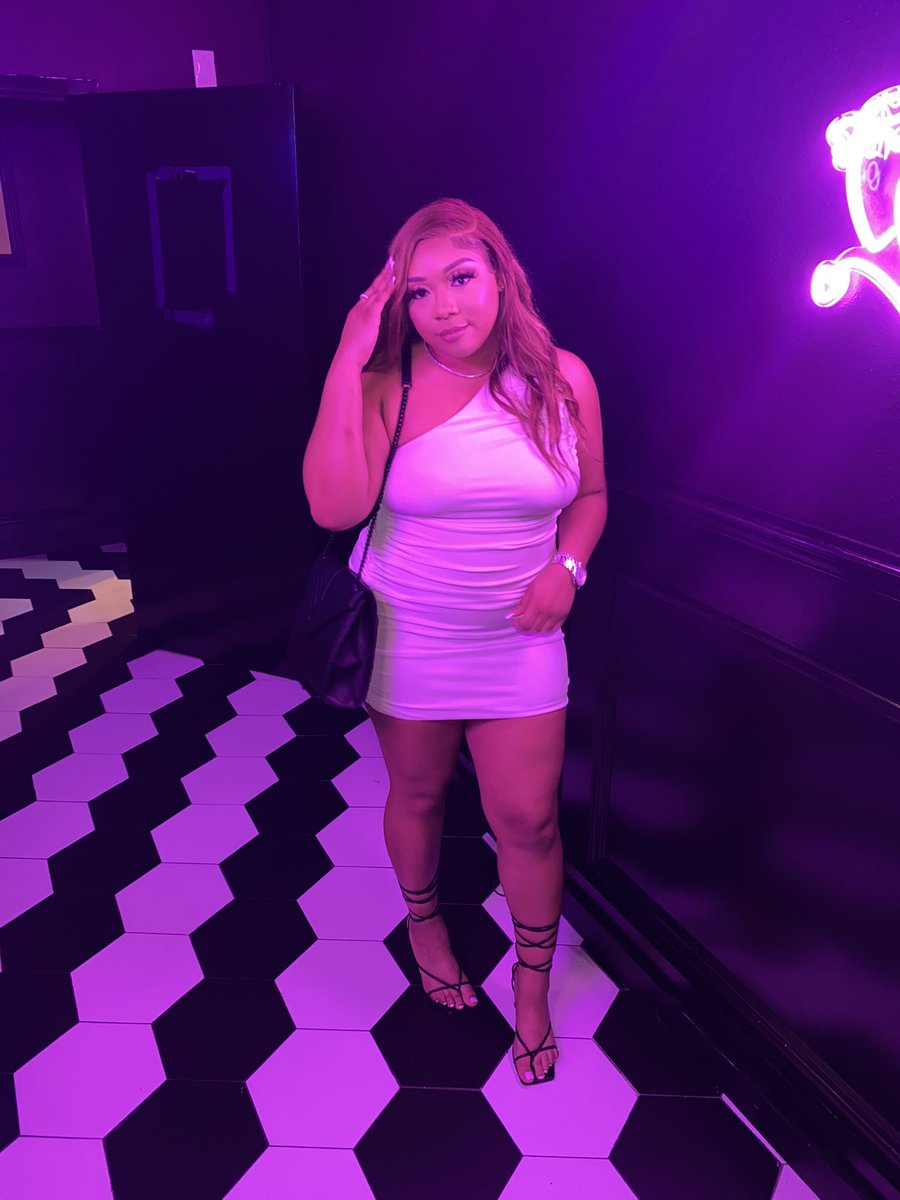 _dawnelizabeth's tweet photo. blessed to see another year! 
#22 🎉🤍 https://t.co/Jw1q2rx5Be