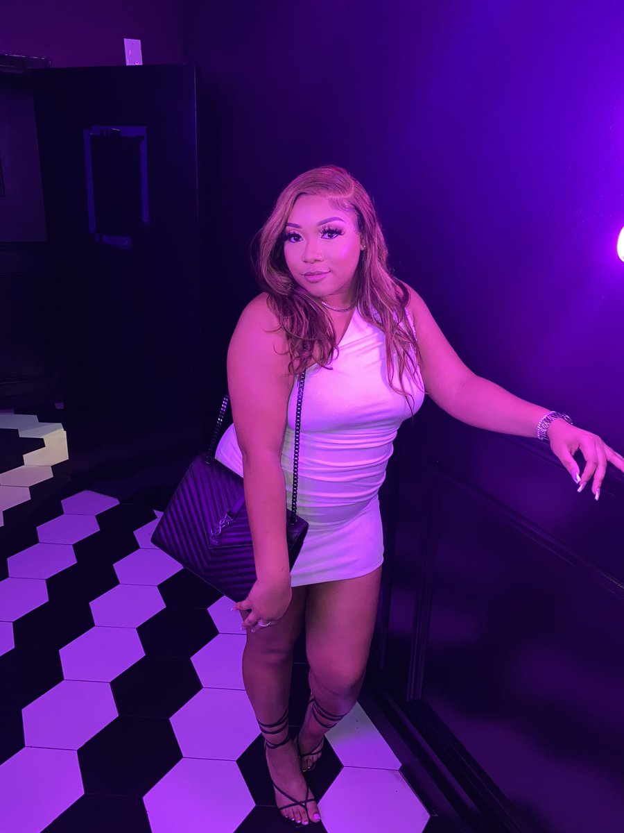 _dawnelizabeth's tweet photo. blessed to see another year! 
#22 🎉🤍 https://t.co/Jw1q2rx5Be