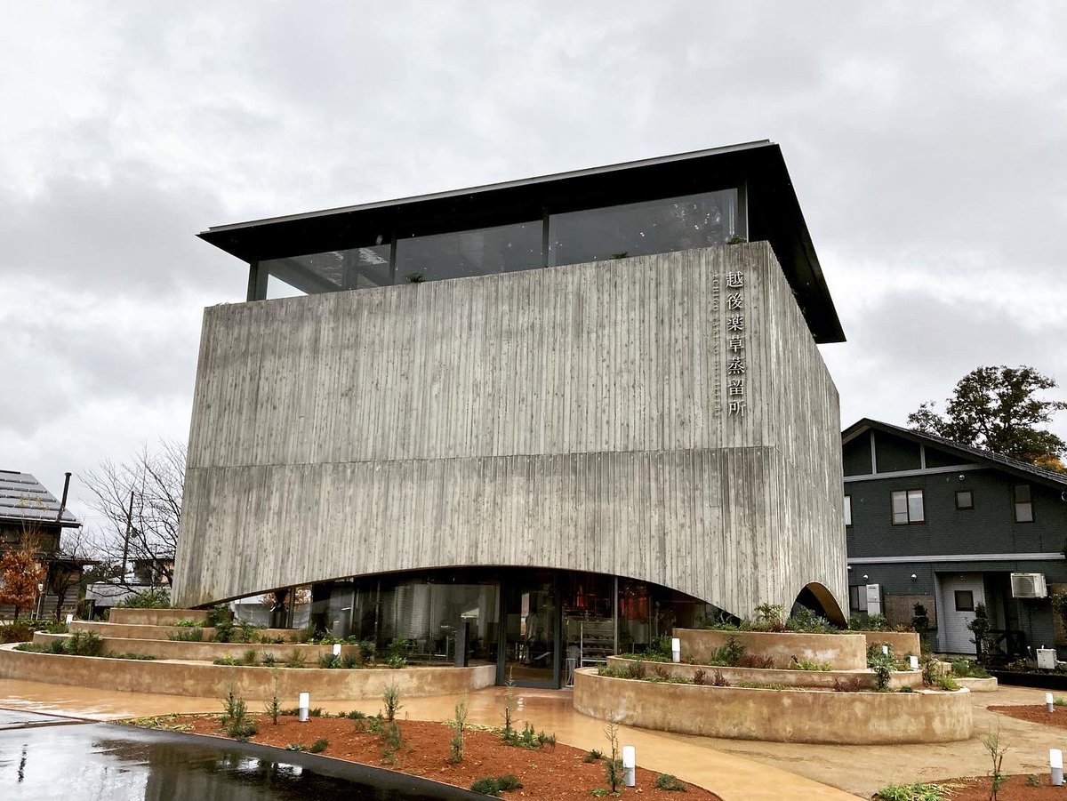 先日完成したばかり越後薬草蒸留所へ伊勢屋酒造の元永代表と訪問。新たな取り組みも見えてきて楽しみが増えた。来年のヴェルデアマーロも乞うご期待を😉
#echigoyakuso #echigoyakusodistillery #iseyadistillery #scarlet #越後薬草 #越後薬草蒸留所 #スカーレット #ヴェルデアマーロ