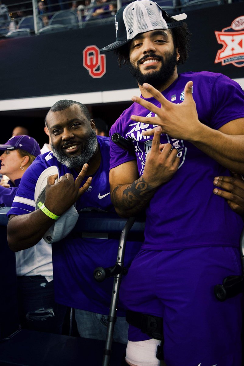 Daon_Savage's tweet photo. That was the most amazing thing that we’ve ever experienced! Coach Klieman told us last December that it was coming and we believed in him and his vision. Thank you Kansas State Nation! We’re locked in for life! https://t.co/GovU6wvHee