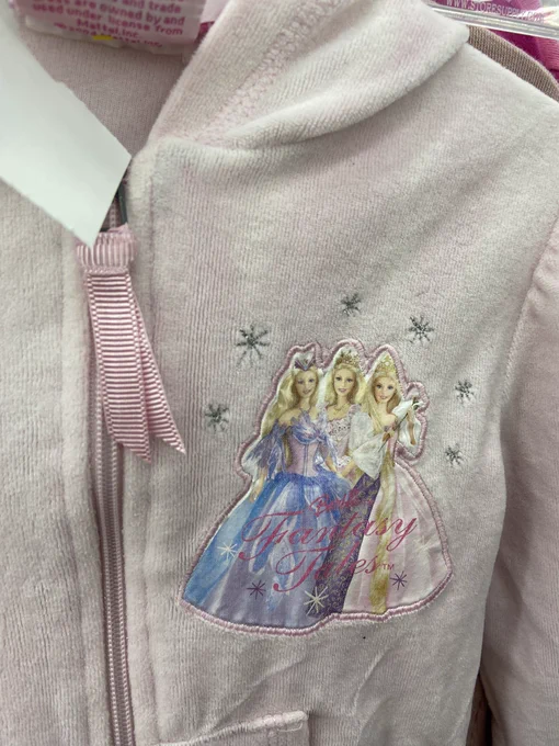 very heart breaking that this was made to fit a 4 year old and not me 
