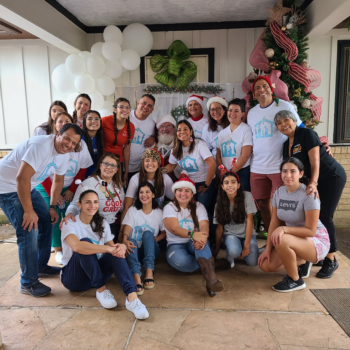 Ms_VillamizarBL's tweet photo. Today was a wonderful day at the Chritsmas party for kids with disabilities from Big Little JC Association! What a great way to give back to our community for almost 12 years! #teacherlife #biglittlejc #kidswithdisabilities #christmas #party #MRobPRIDE @CyFairISD https://t.co/FStZuhe3Jr