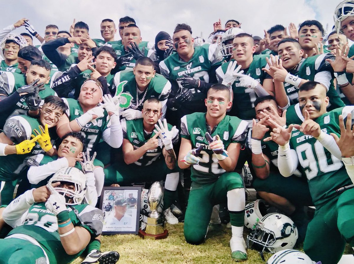 omarurena_'s tweet photo. In 1947 the Cheyennes competed in their first high school fall tournament in Mexico City. Today these kids honored the tradition of one of the most legendary teams in Mexico by winning the fall Championship and dedicating it to their coach Roberto Alcántar who passed away. #Voca2 https://t.co/Fo7ktAeHuP