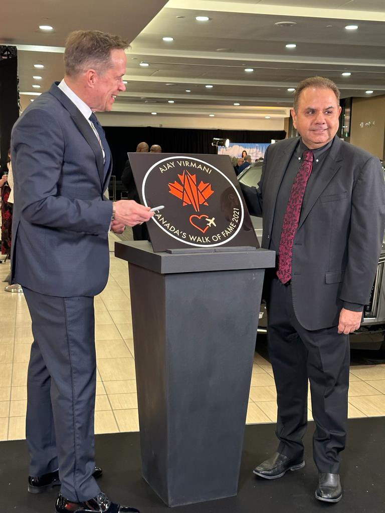 Our 2021 &amp; 2022 Inductees and their families are on stage unveiling their award plaques today! ⭐️ #CWOF2022 #CanadaThrives #TatianaMaslany #LionelConacher <a href="/arkellsmusic/">ARKELLS</a> <a href="/ajayvirmani1/">Ajay Virmani</a>