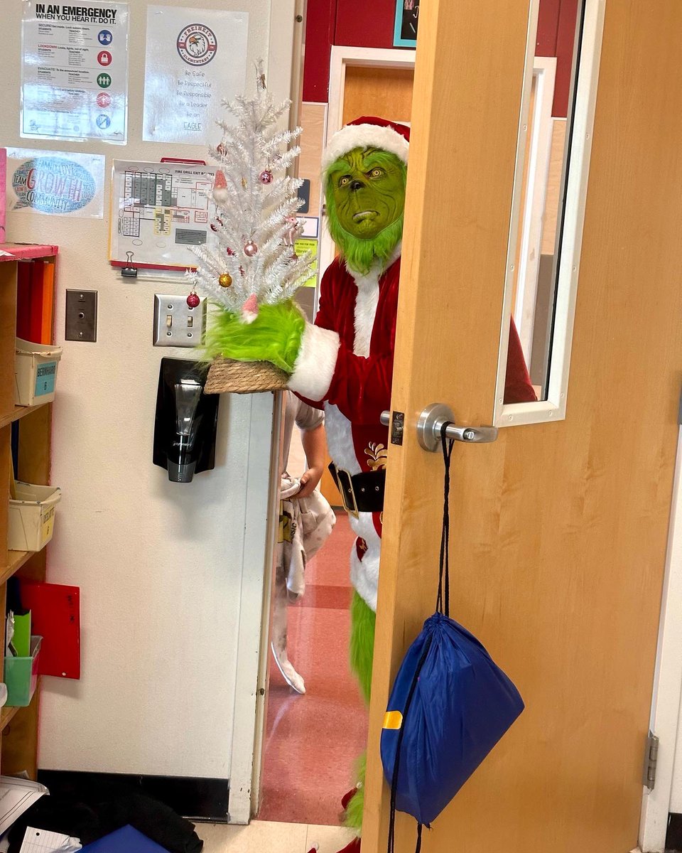 mrs_otto's tweet photo. “Holiday who be whatie?” -The Grinch

#FES #RiseHighFES #GoEagles #Eagles #CaCaw #FESEagles #FreiheitEagles #FreiheitElementary #ComalISD #ThirdGrade #ThirdGradeTeacher #FirstYearTeacher #ThirdGradeBestGrade #TheGrinch #TheGrinchWhoStoleChristmas https://t.co/N8kMgjkh6R