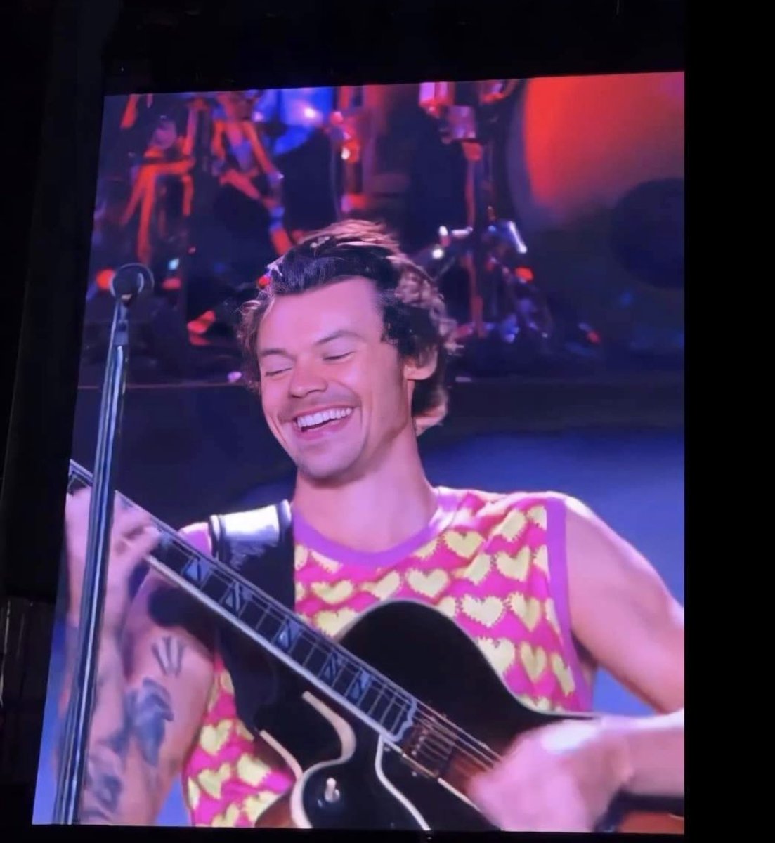 we are witnessing the man we grew up watching make all his dreams come true. never ever take any chance you get to see him on that stage for granted bcuz someday these times will all just be a memory. he absolutely loves what he does and no doubt he will remember us all forever