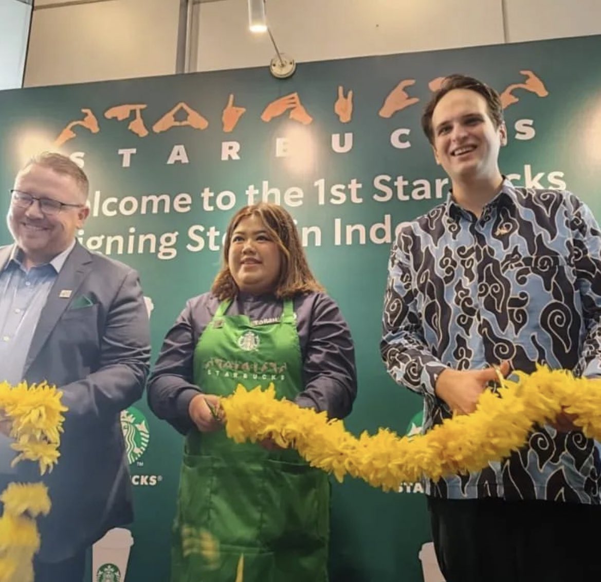 Hari disabilitas kemaren, Starbucks lauch gerai pertama yang baristanya Tuli 🥰