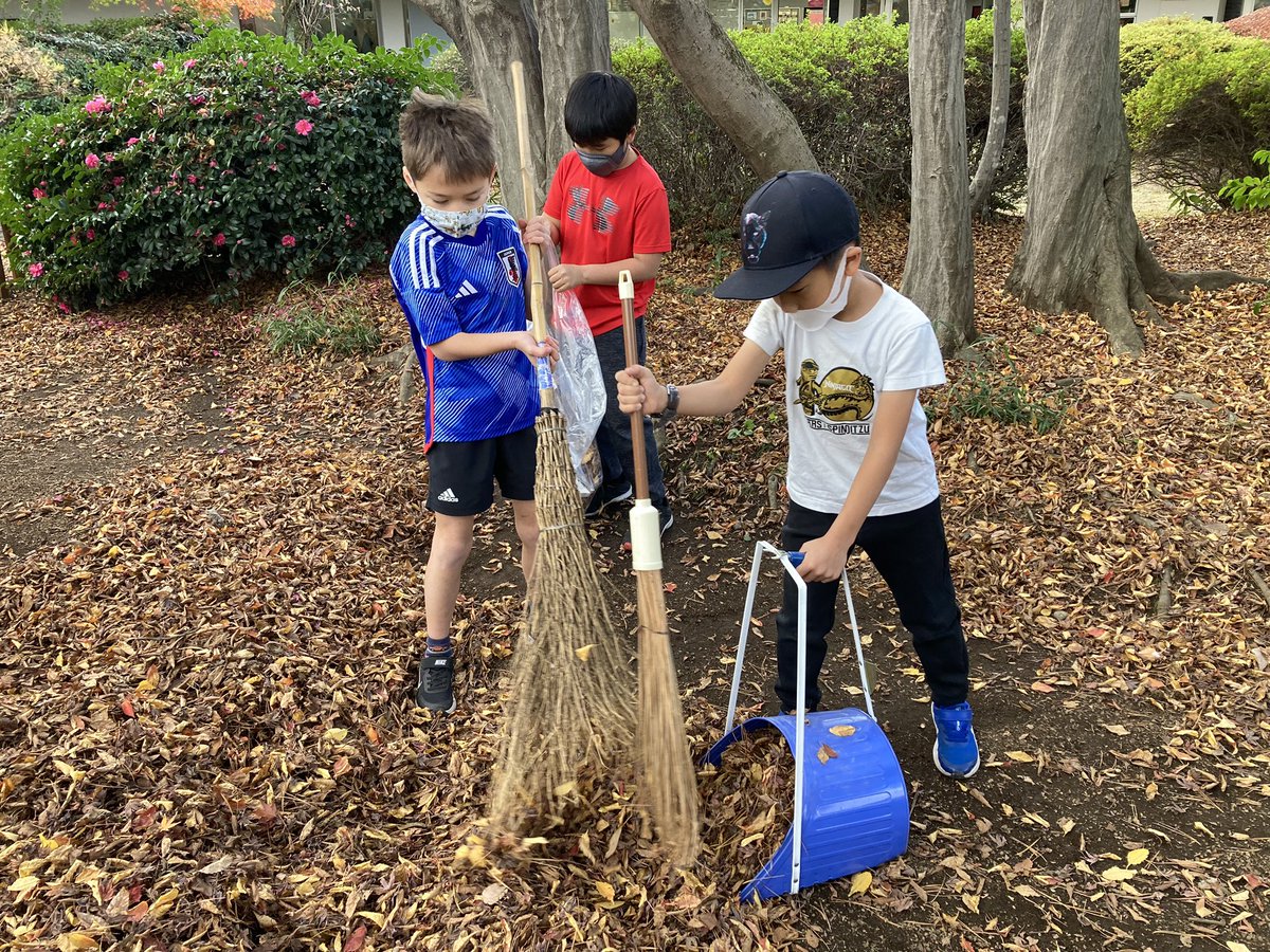 asijJessee's tweet photo. Thank you G1 class, for helping out our gardener while learning new words they don’t normally use, “bloom”, “dustpan”, etc. #asij_esjapanese, #DeepLearning , #global citizenship, #asij https://t.co/I9s5xNfEnc