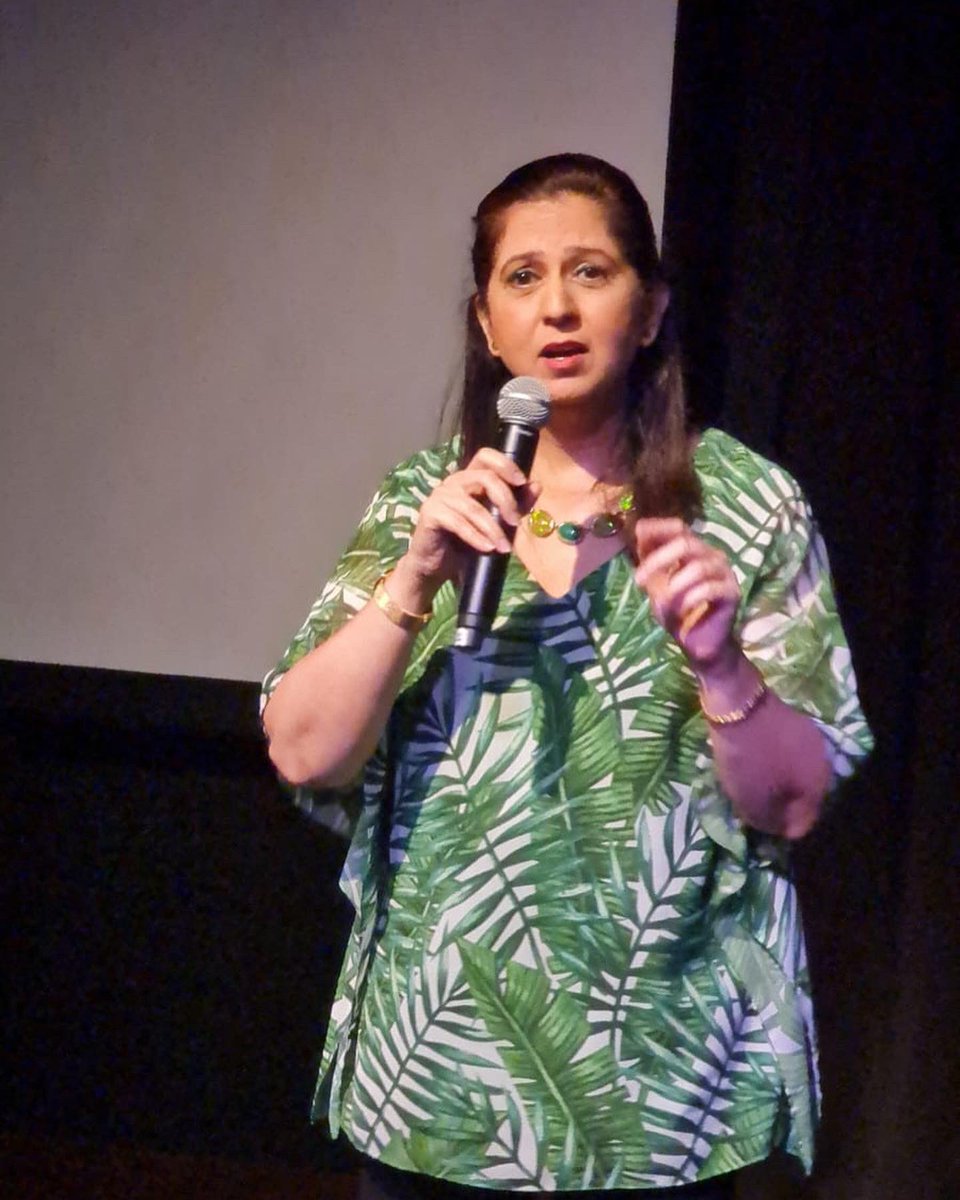 MindfulTeens's tweet photo. Surreal to perform before an in-person audience, once again! So grateful that technology allows stories to transcend borders! Thank you to all those who made it happen!

 #adultstorytelling #storytellingfestival #stories #healingstories #empoweringstories #storiesforchange https://t.co/Avax8JgNyF