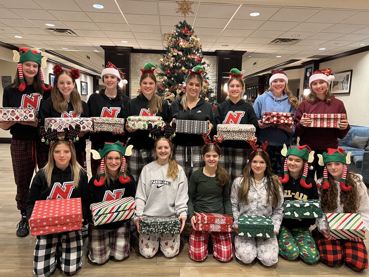 nghawildcats's tweet photo. The U18AA Wildcats are in Kitchener this weekend and are taking part in the 2022 Holiday ShoeBox Drive. Way to go Wildcats! https://t.co/Oql6qSQwLI