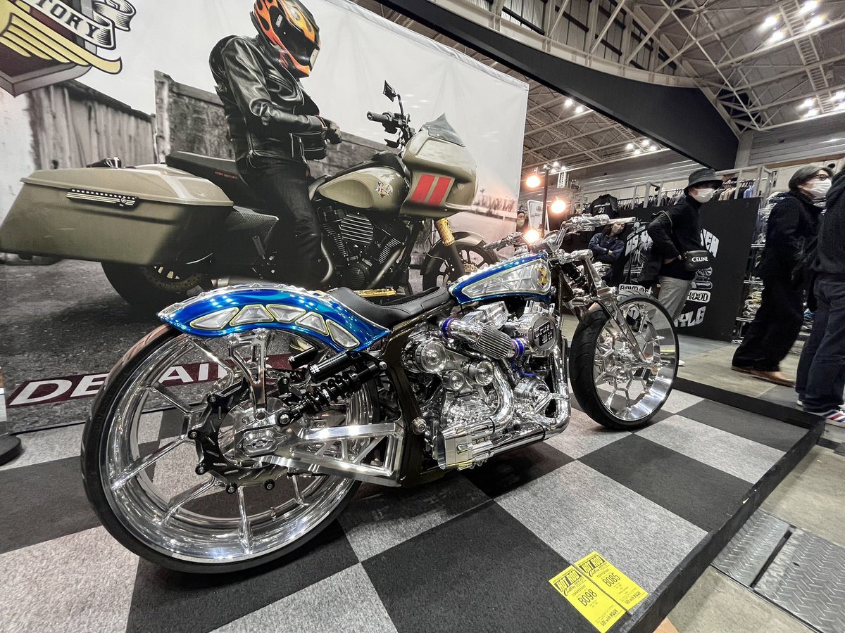 MotoMegane's tweet photo. 名古屋からはケンズファクトリー。2022modelのハーレーダビッドソンSOFTAIL!
#hotrodcustomshow2022
#KENSfactory
#ハーレーダビッドソンsoftail
#ホットロッドカスタムショー
#モトメガネ https://t.co/AzlVOOHfXv