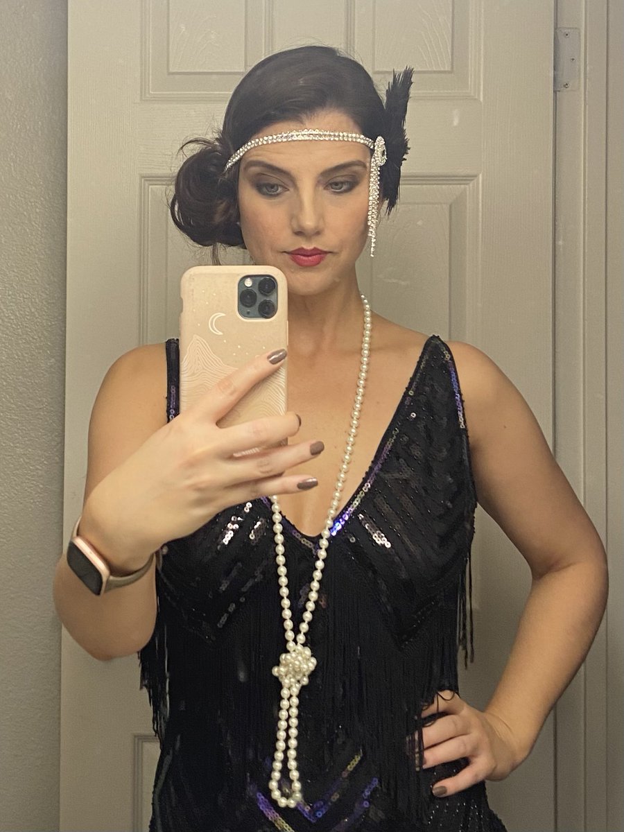 KCRAKelly's tweet photo. Going to a Great Gatsby themed party… how am I doing? 😉 (not pictured: long black gloves because I can’t operate the phone with them on 😂) #greatgatsby #roaring20s #flapperdress #costume #dressup Thanks @KimNews3LV for letting me borrow the dress https://t.co/KSrnA6oYyk