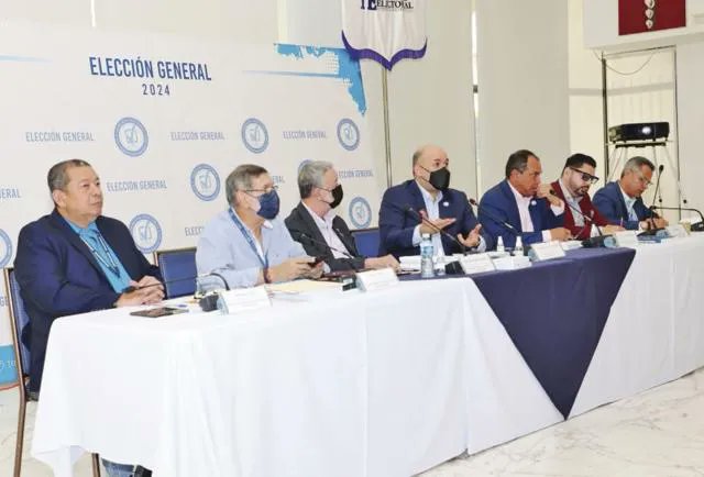 EstrellaOnline's tweet photo. El Tribunal Electoral (TE) reactivará a todos los activistas de los candidatos para que recolecten las firmas. Los precandidatos por la libre postulación empezarán la verificación de las firmas anulables.  https://t.co/ftol3OV3DU https://t.co/lznioT32be
