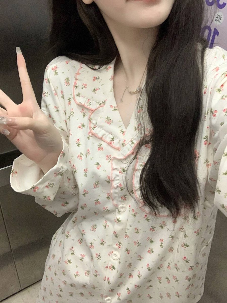 The world says good night and welcomes tomorrow❣❣