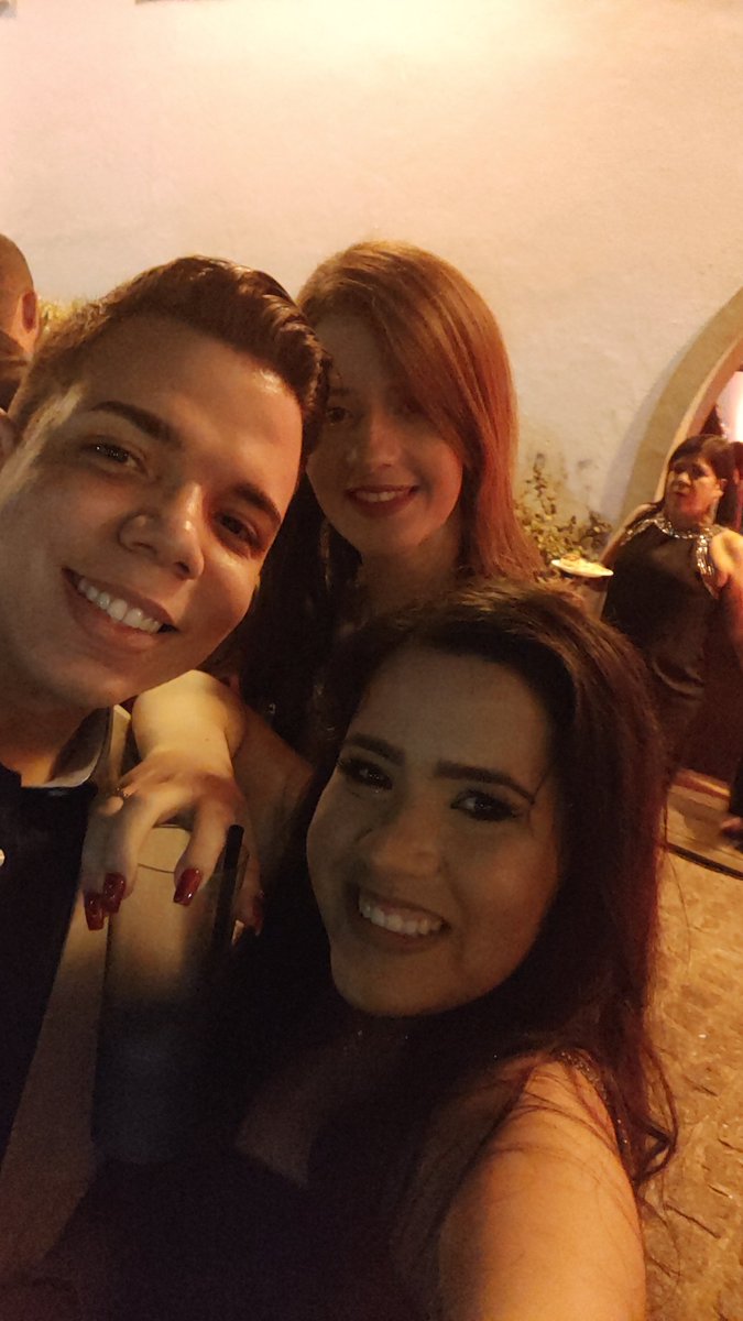 tonemaimd's tweet photo. #Babiday  esperando um querido q tá vindo de ré https://t.co/sykeWN3reY