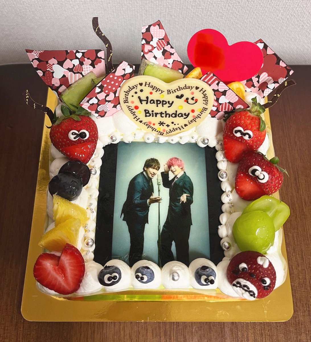 yunaexit1's tweet image. 今年のケーキはおしゃれクリップ📎
年一の楽しみです🐊🦄
#EXIT #EXITケーキ #おしゃれクリップ
#りんたろー。 #かねちー
#りんさん #兼近