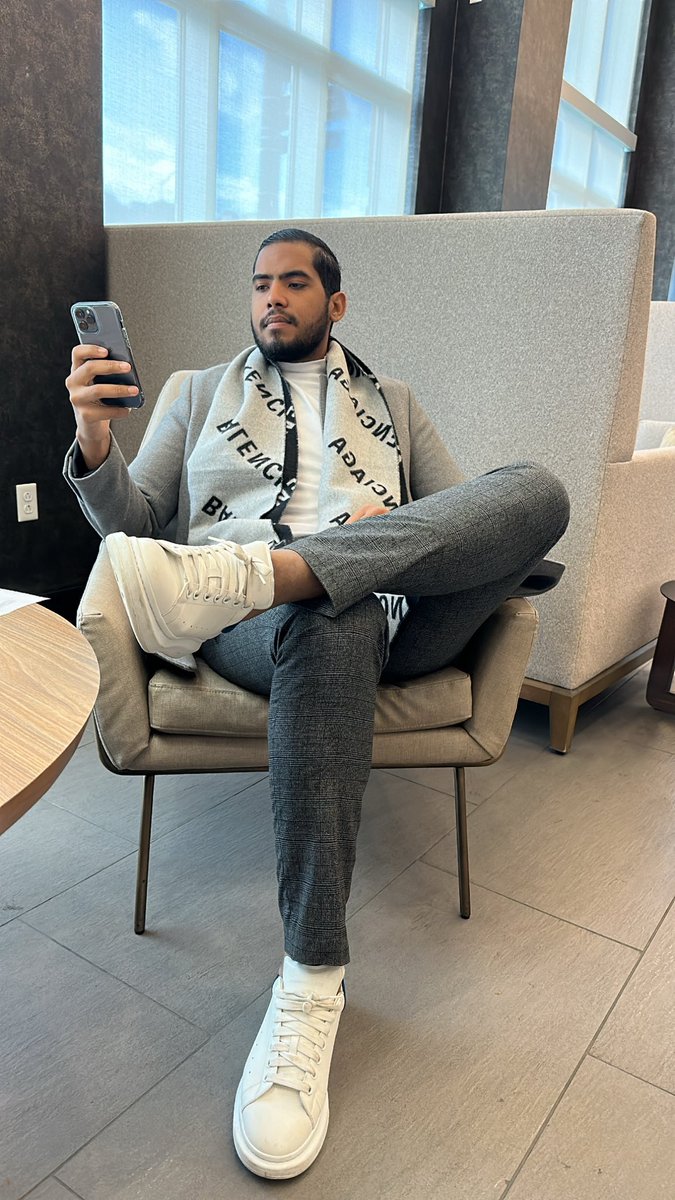 Rafaelespinal18's tweet image. Not chasing perfection, just my BEST-self 🧡🍁#elfinal #grateful