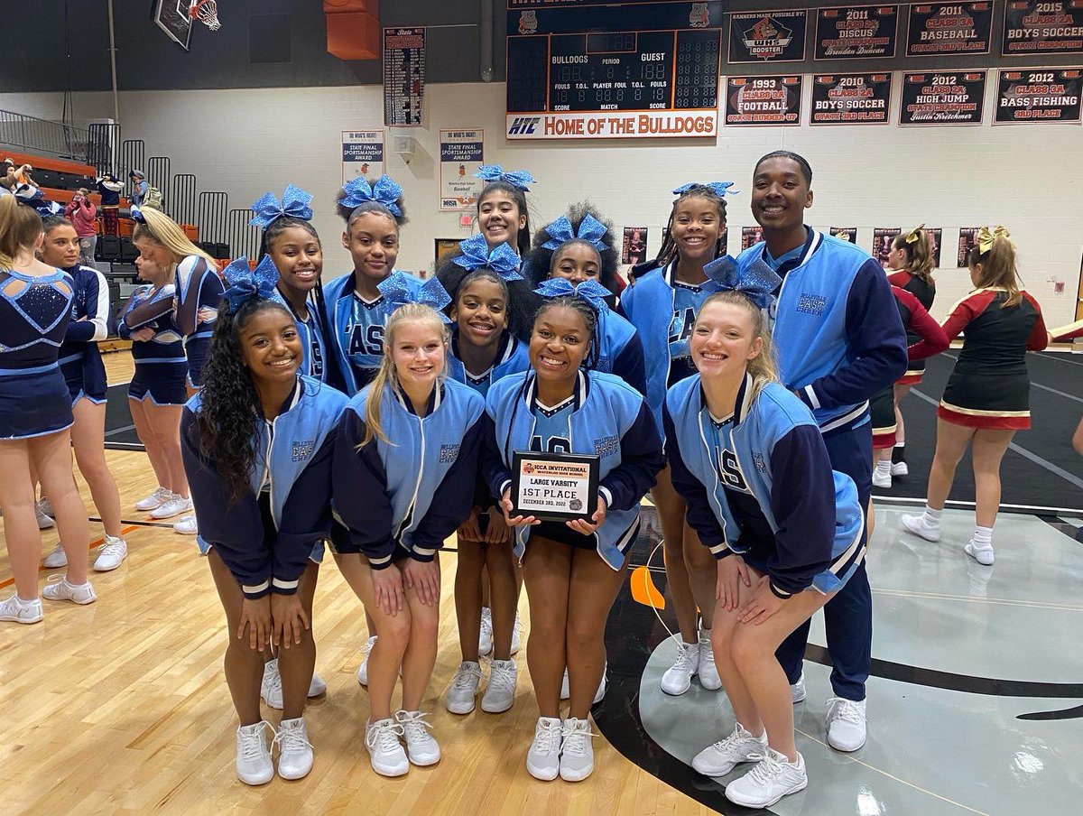 EastBballCheer's tweet photo. Belleville East Varsity is ICCA State bound!! Way to Lancers!!📣📣📣 https://t.co/CZR3Z2uT8T