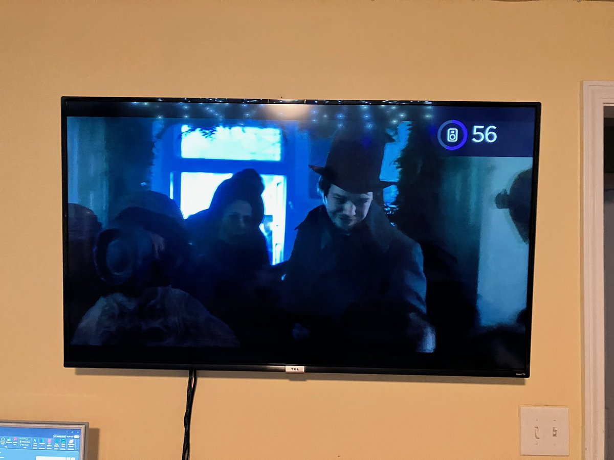 Isaac_Da_Pirate's tweet photo. @SamsungTV I got a Samsung TV recently and I need the volume indicator fixed, how does the #1 tv brand have the worst volume indicator that ruins the experience and takes up almost half the screen? I can’t turn it off or anything https://t.co/TxDVOSO1J4