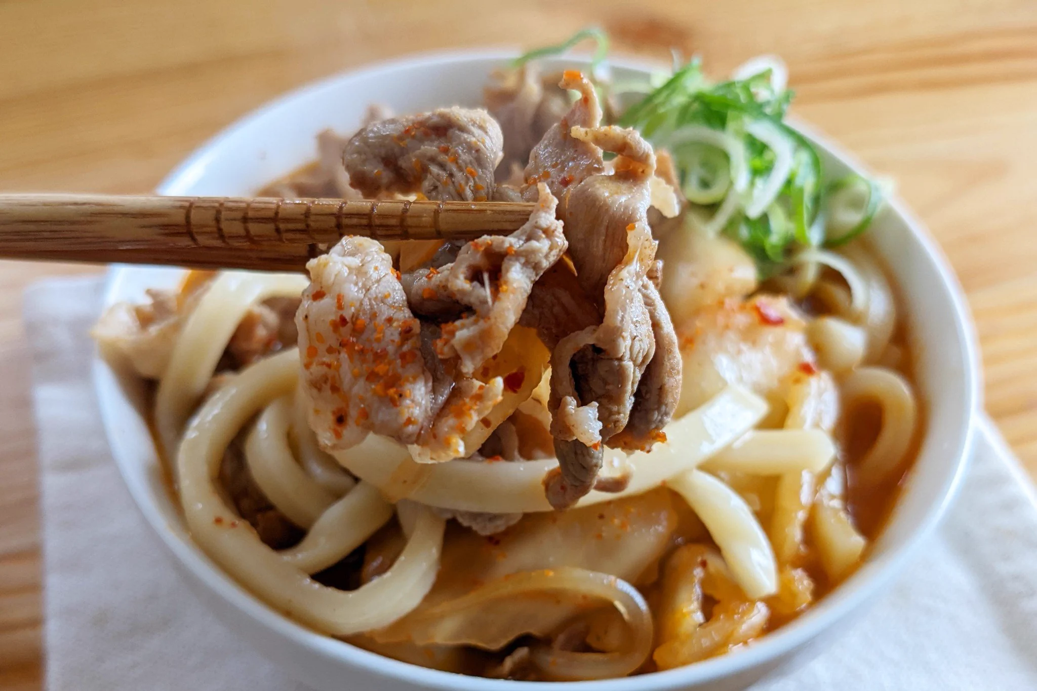 寒い日のメニューにもぴったりそう！豚キムチ×うどんレシピ！