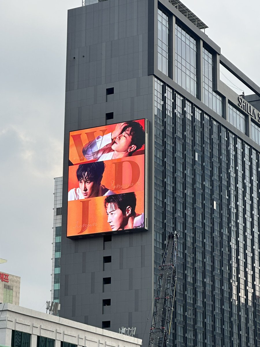 pizza_bro_'s tweet photo. 221203 신라스테이 삼성
221203 뉴발란스 강남역

221206 WDJ 데뷔 응원해😎
#WDJ #신화 #come_to_life https://t.co/fH0w25XmIb