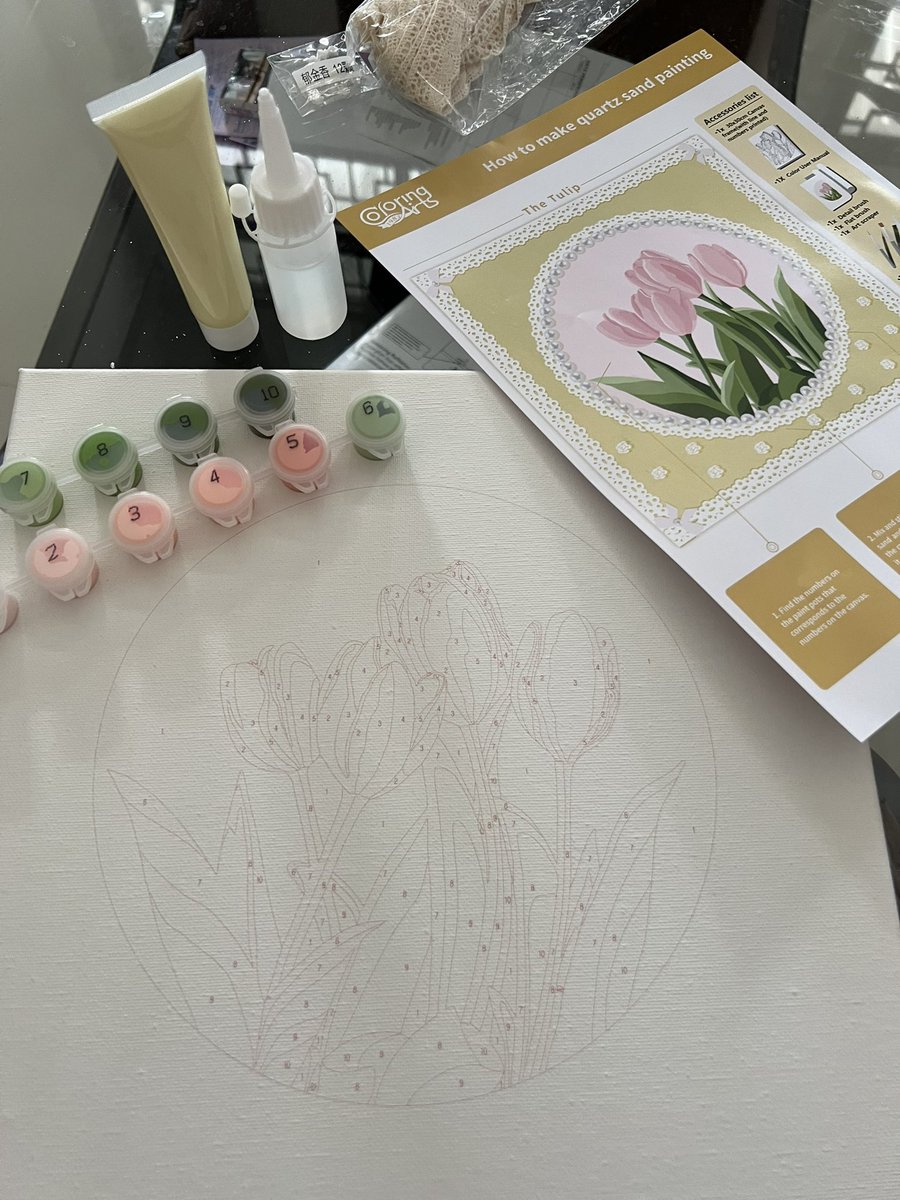 chasternal's tweet image. sunday morning with this cutee tulip sand painting 🌷🌲✂️🤍