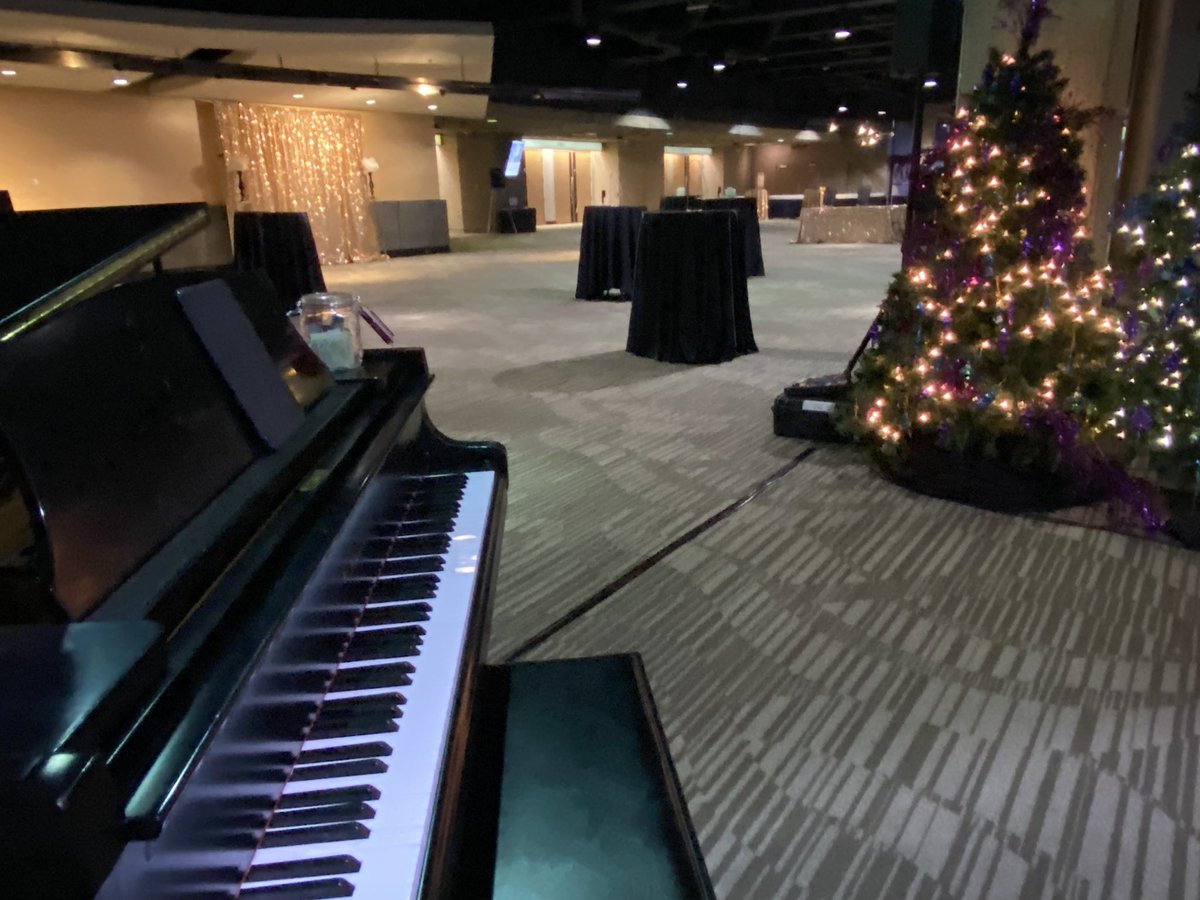 wesley_keys's tweet photo. Thank you @PCLConstruction for the great holiday gala piano gig! Absolutely blast playing and looking forward to the next one! If anybody in Edmonton needs some smooth jazz piano for a corporate or private gig please spread the word! https://t.co/tptGIFIywx