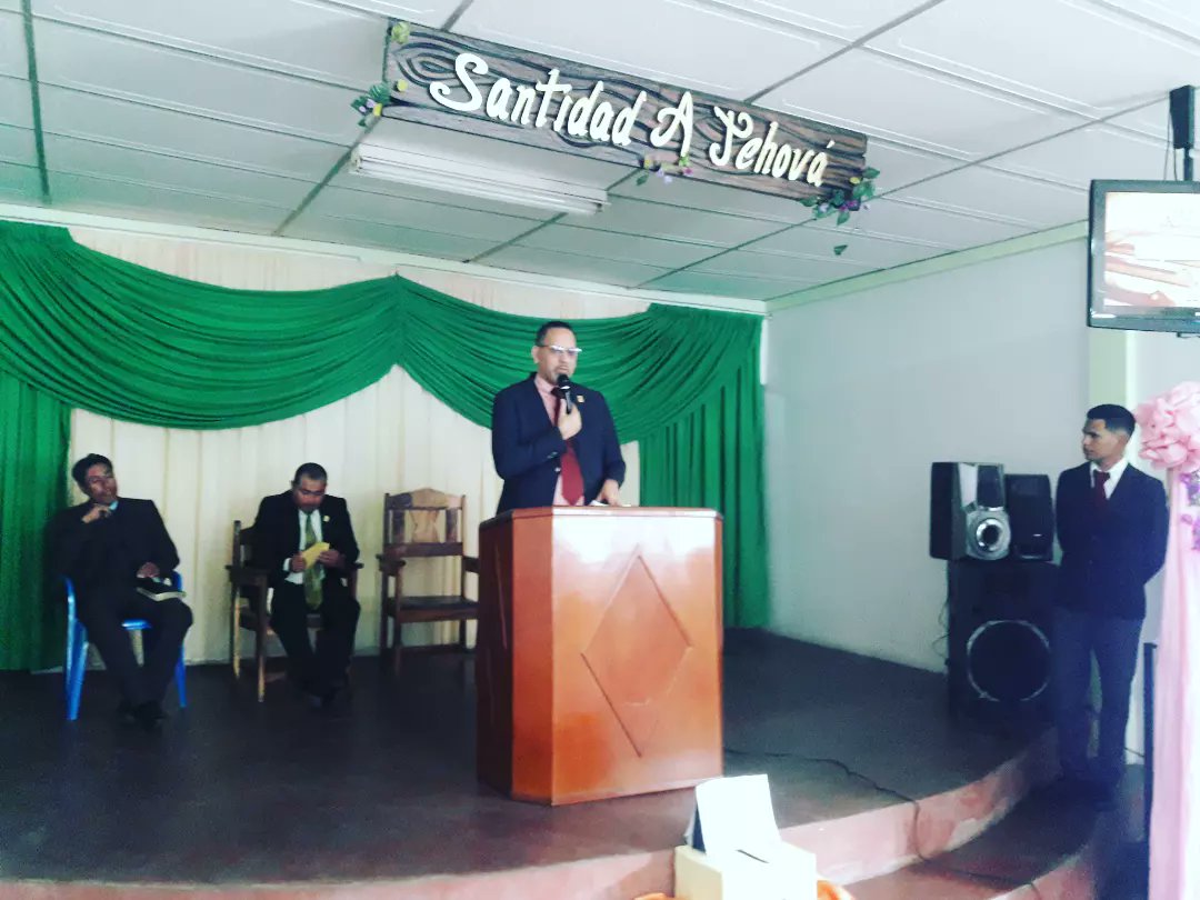 ParedesJackson's tweet photo. La gratitud el perfume del cielo. Damos Gloria a Dios por todas las bendiciones del año 2022🙌🏻🎁🎉 y el Distrito de Boconó agradecido con el @PrDavidff32 por estar con nosotros 💫
#FelizSemana #Adventista #Mayordomia #UVOC #MVAE #Oración #IWillGo https://t.co/RJtlf7Y3xw