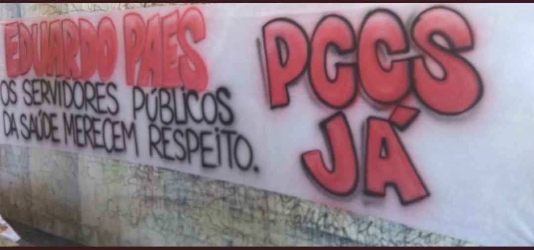MariStelaRio's tweet photo. #PccsSaudeRio 

Trabalhar mesmo sem vacina, com medo da morte, e assistir companheiros de trabalho morrerem ao seu lado. 

Foi isso que os profissionais de saúde enfrentaram no início da pandemia, quando a virulência deste vírus era altíssima.

Exigimos respeito de @eduardopaes. https://t.co/xP2WHPz5YR