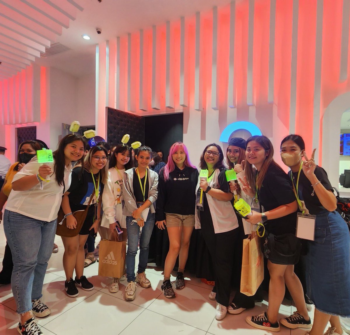 teamnorthevents's tweet photo. #TeamNorth with Ms. @KringKim ๐
#InADreamSMNE ๐ฑ https://t.co/kJ99a0OAWQ