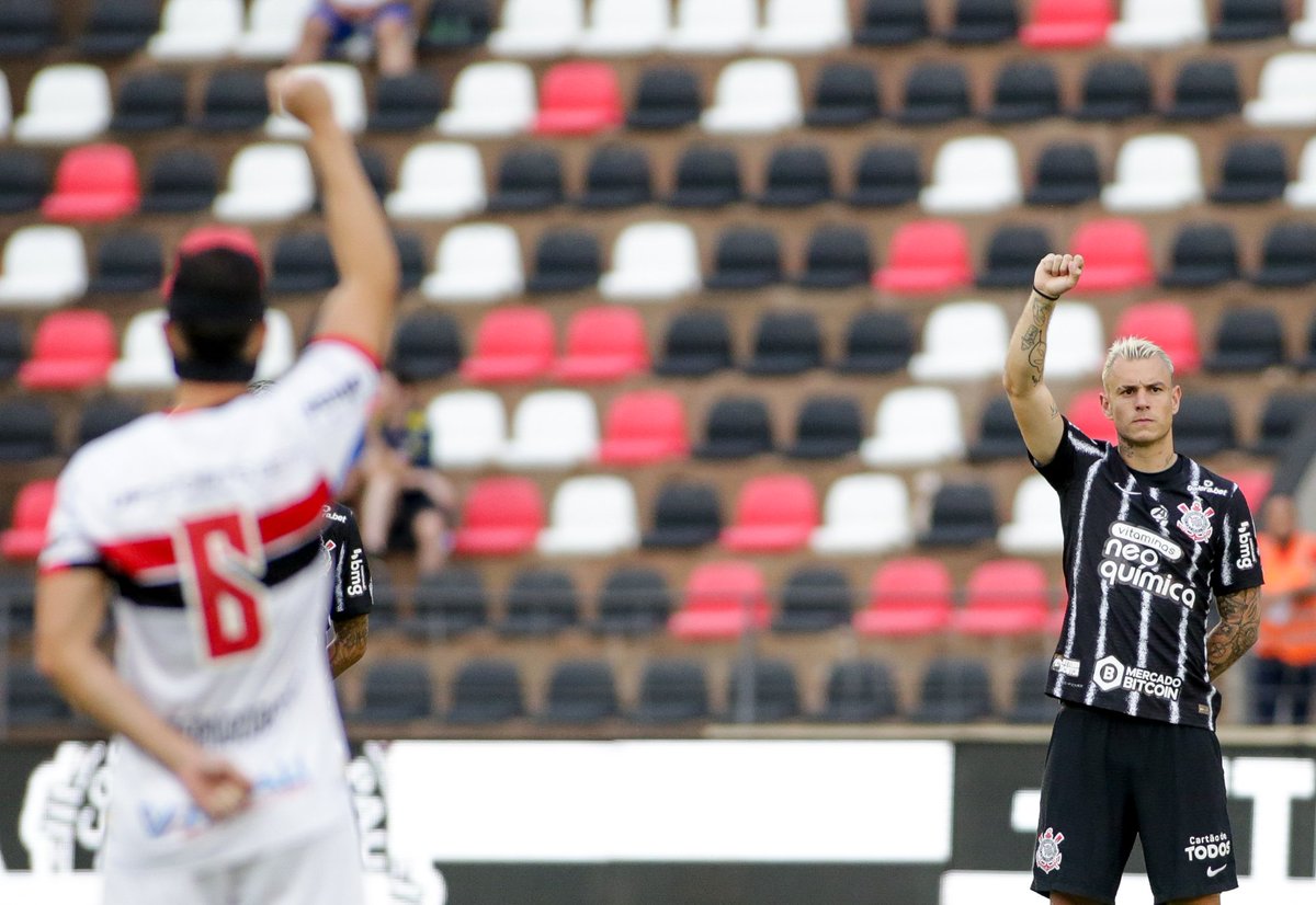 CultWolverine's tweet photo. "Quero morrer em um domingo, com o Corinthians campeão"

04/12/2011, exatos 11 anos que Doutor Sócrates nos deixou, mas sua alma continua com a gente até hoje https://t.co/5J0epWhd9c