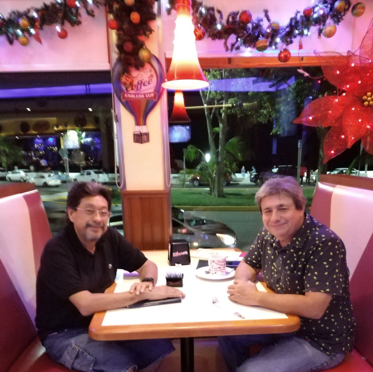 <a href="/mapachestec/">@MAPACHESTec</a> <a href="/RMorcill/">Ricardo Ruiz Morcillo</a> <a href="/egresadostec/">Asociación de Egresados del ITCH, A.C.</a> <a href="/egreteccancun/">Fundación de Egresados y Amigos del TecNM</a> <a href="/ConlaCancun/">CONLA Cancun</a> <a href="/COMAPPCancun/">COMAPP</a> <a href="/chetubien/">Comunidad Chetubien</a> <a href="/fermin_carrillo/">Fermín Carrillo</a> <a href="/chetubuenisimo/">Chetubuenisimo</a> Un gusto saludar a mis paisanos y amigos de nuestra #AlmaMater de la <a href="/ComunidadTecNM/">ComunidadTecNM</a> <a href="/TecNM_MX/">TecNM</a> <a href="/IT_Chetumal/">TecNM - Chetumal</a> en éstas fechas decembrinas en la Capital del Estado #QuintanaRoo <a href="/chetubuenisimo/">Chetubuenisimo</a> <a href="/NelyAguayo/">Mary Nely Aguayo Lopez</a> <a href="/egresadostec/">Asociación de Egresados del ITCH, A.C.</a> <a href="/arquitecto_mx/">Victor Sánchez Ruz</a> <a href="/LigiaSierraA/">Ligia Sierra Aguilar</a> <a href="/60_maldonado/">Carlos Maldonado P</a> <a href="/manuel8canul5/">Manuel Alberto Canul</a>