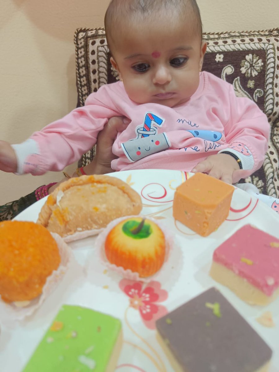 MeenaPatil14's tweet photo. सोमवार दिनांक 28/11/22   ला चिरंजीव अरुष चा अन्नप्राशन संस्कार अती उत्साहात साजरा करण्यात आला 🎊🎉 https://t.co/BZl5H0VX85