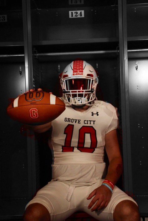 Wink2005's tweet photo. Pumped to finally be committed to @GCC_FB!!! Ready to build with the wolverine family. So thankful for connecting with @CoachBaney for an amazing recruiting process! Blessed with the next 4 years ahead 🤟#440forever #BrickByBrick  @JP2SPORTS @GCC_FB @NCSA_Football @coach_wwright https://t.co/65Ppj6jqM3