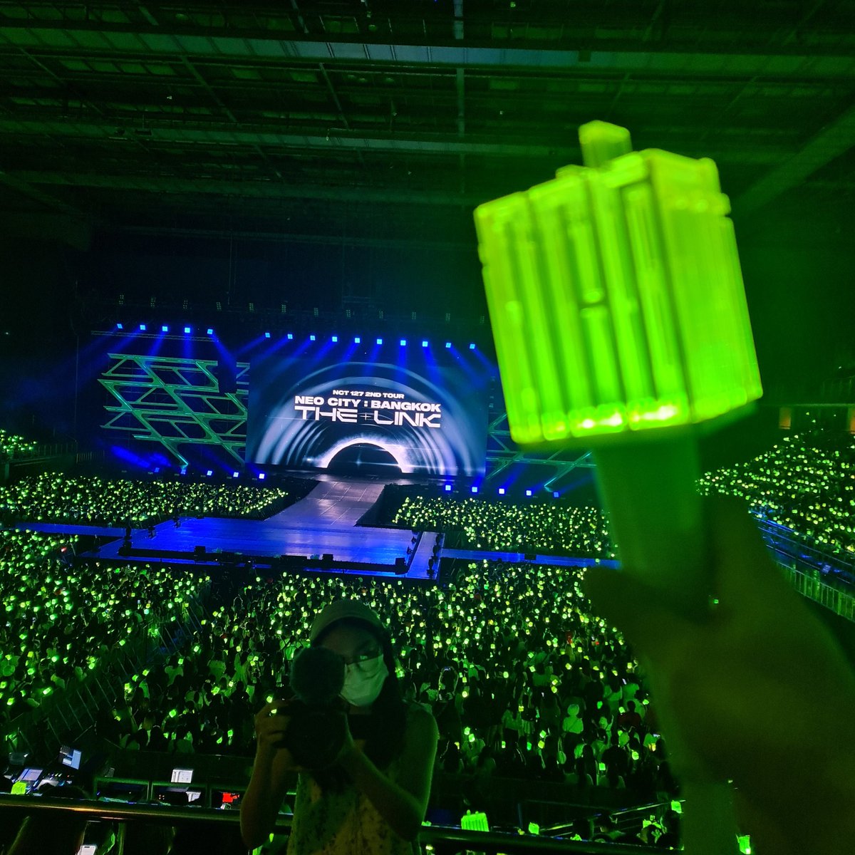 Teddix's tweet image. ชี้แจงเลยดีกว่า SM เชิญเทพลีลาไปถ่ายรายการ เราห่วงมากว่าจะไปแย่งที่ใครไหม แล้วก็ได้รับแจ้งว่าที่นั่งที่ได้มัน not for sale อยู่แล้ว เป็นที่สำหรับสปอนเซอร์คอนเสิร์ตและสื่อที่ถูกเชิญมาครับ แล้วก็พวกเราไม่ได้ไปหลังคอนเสิร์ต แล้วก็ไม่ได้เจอกับศิลปินใดๆครับ
#NCT127_NEOCITY_THE_LINK