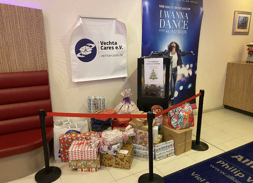 CaresVechta's tweet photo. Vielen Dank für all die Geschenke. In 8 Tagen gehen sie auf die Reise in die Ukraine. #ukraine #xmas #VechtaCares https://t.co/O52NW96aCa
