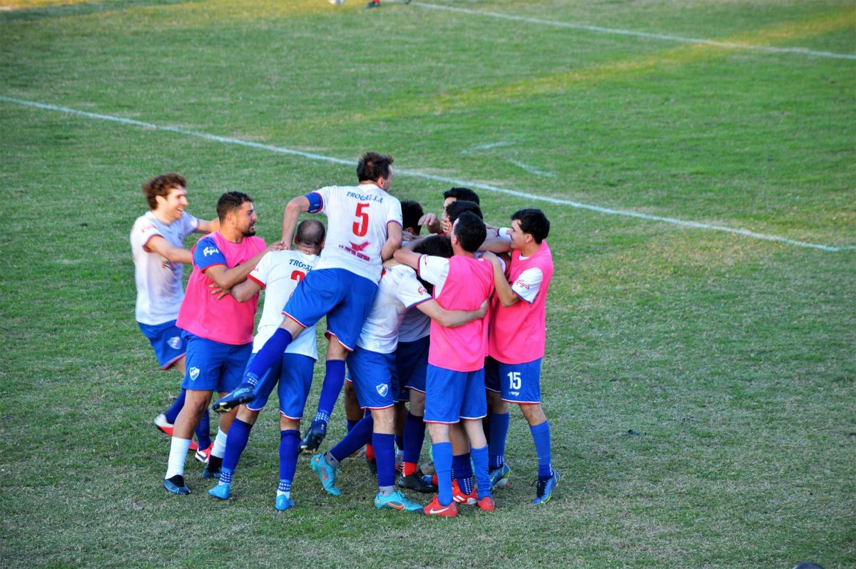 #Departamental | Hoy juega Nacional 🔵⚪️🔴

🗓 Final partido de vuelta 
🆚 Santa Emilia
⏰ 17:00 
🏟 Parque Juventud Unida

Es hoy. Ni ayer, ni mañana.. es hoy! A dejar todo en los 90 minutos! Todos juntos, vamo el decano 🤜🏼🤛🏼